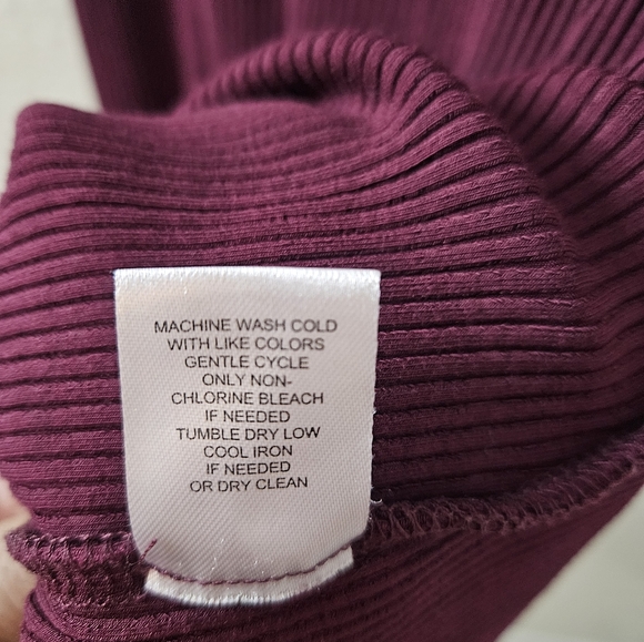 Women's Tahari Dress Size M In A Rich Wine Color. - Picture 9 of 11